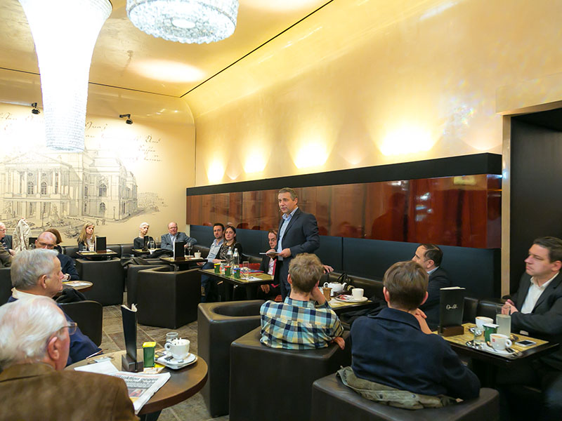 Uni Graz im Opern Café: Diskussion in anregender Kaffeehaus-Atmopshäre Foto: Wolf 