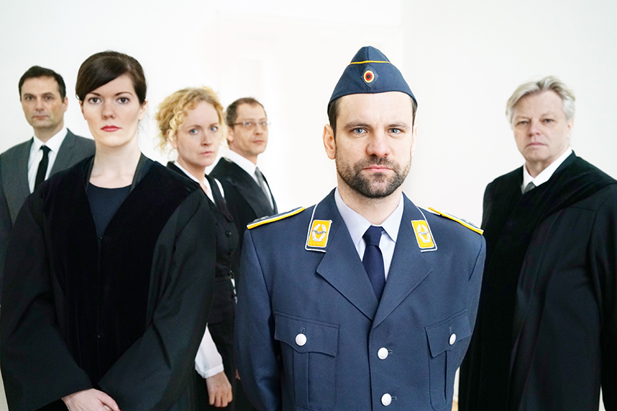 Aus Anlass des aktuellen Gastspiels von „Terror“ am Landesgericht für Strafsachen Graz lädt die Uni Graz zu einer prominent besetzten Diskussionsrunde über Recht, Ethik und Moral. Foto: theater@work 