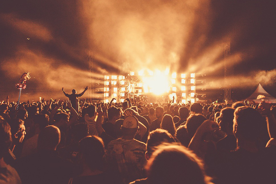 Auf den Konzertbühnen wird nicht nur Musik, sondern auch Leistungssport betrieben. Foto: pixabay.com 
