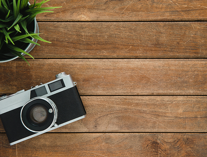 Camera on wooden floor ©pexels: Tirachard Kumtanom