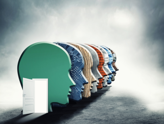 mehrere bunte Kopfsilhouetten in einer Reihe ©Canva