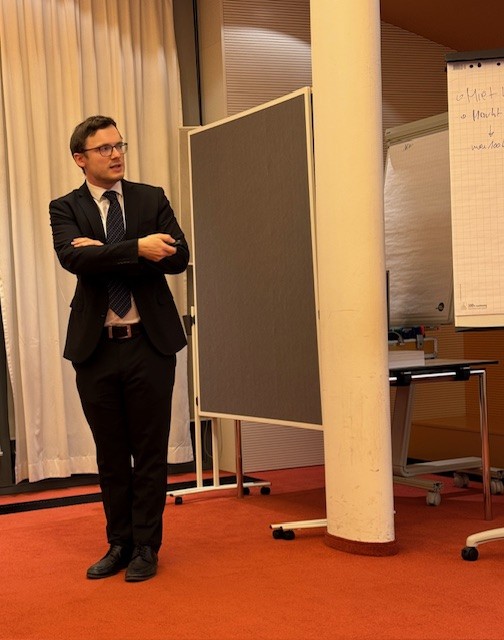 Univ.-Prof. Dr. Martin Miernicki, BA, BSc 