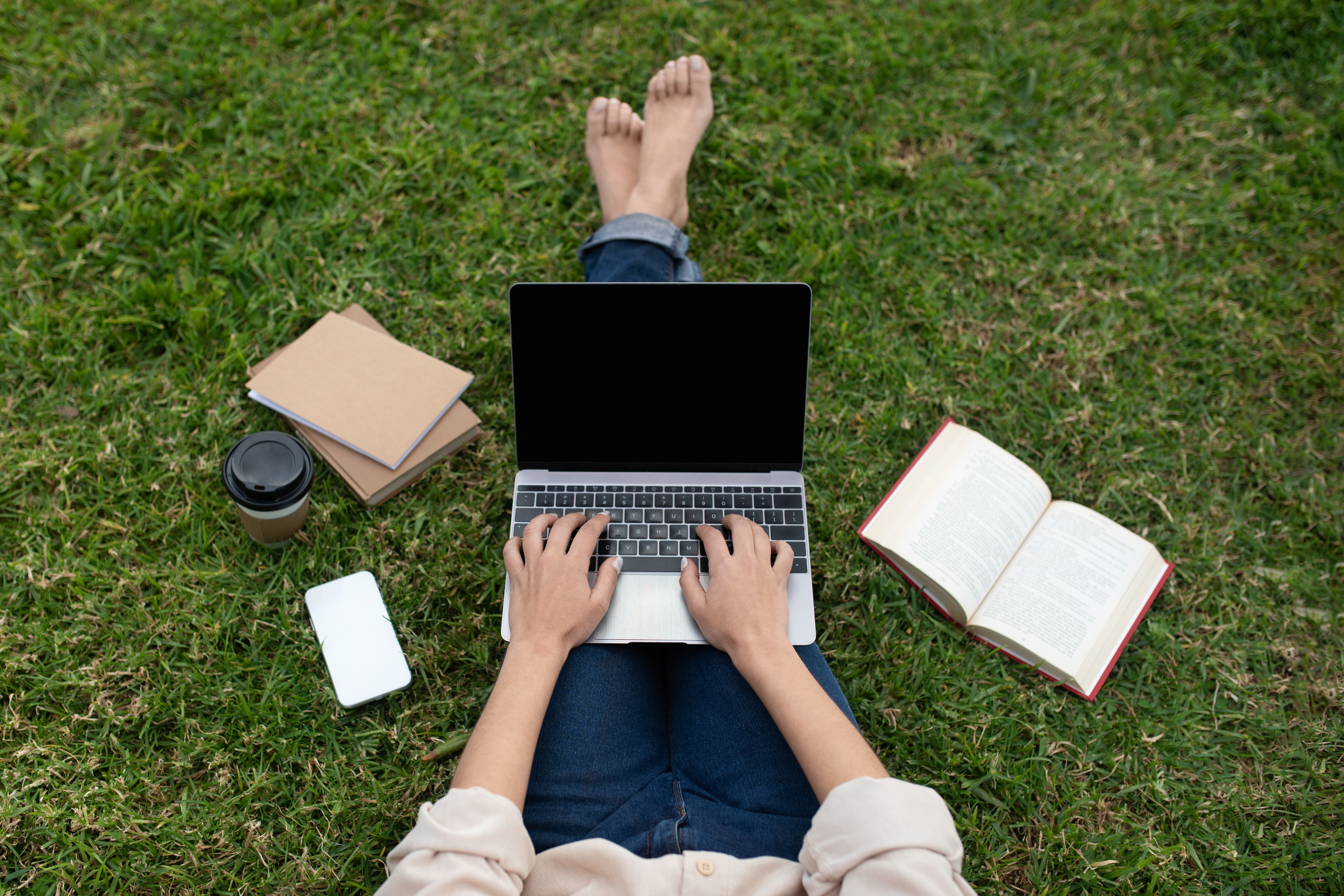 Student with laptop ©By Prostock-studio; stock.adobe.com 