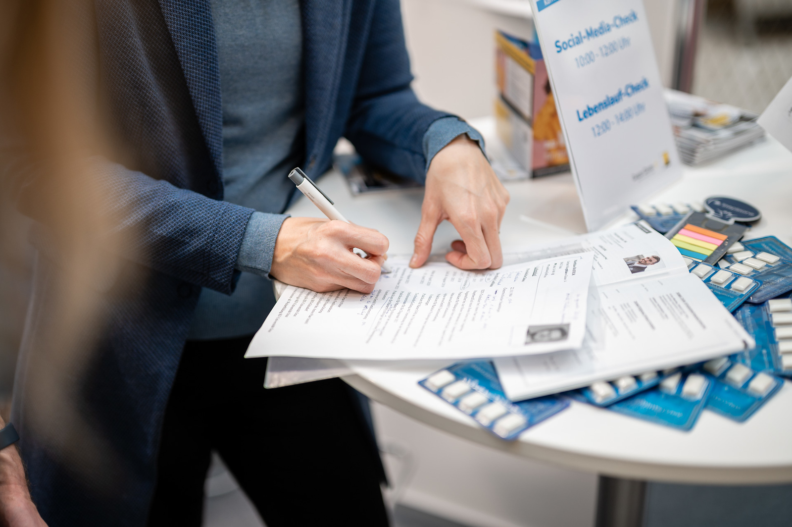 Begutachtung von Unterlagen ©Klaus Ranger