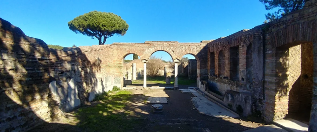 Skulpturenlandschaft in Ostia antica ©Alice Landskron