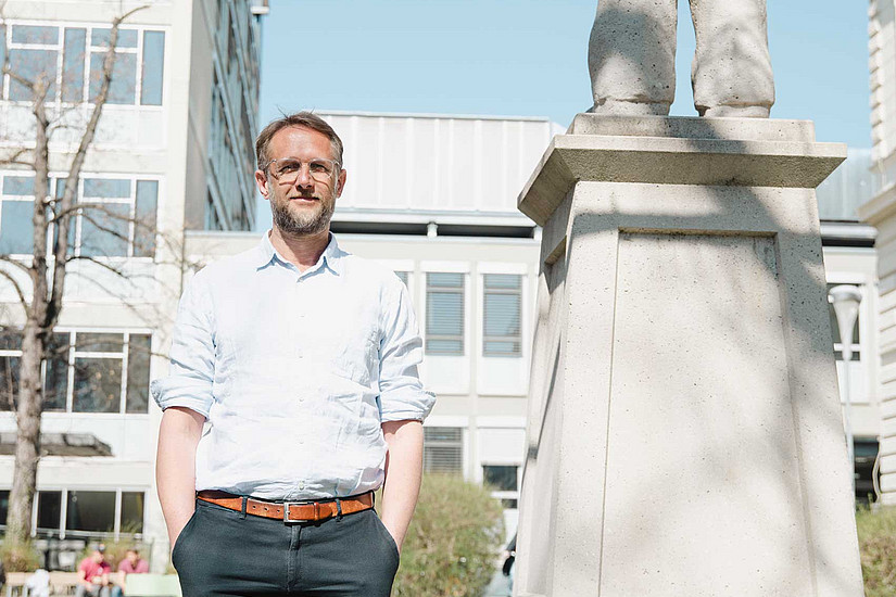 Historiker und Geschichtsdidaktiker Christian Heuer im Porträt. ©Uni Graz/Tzivanopoulos