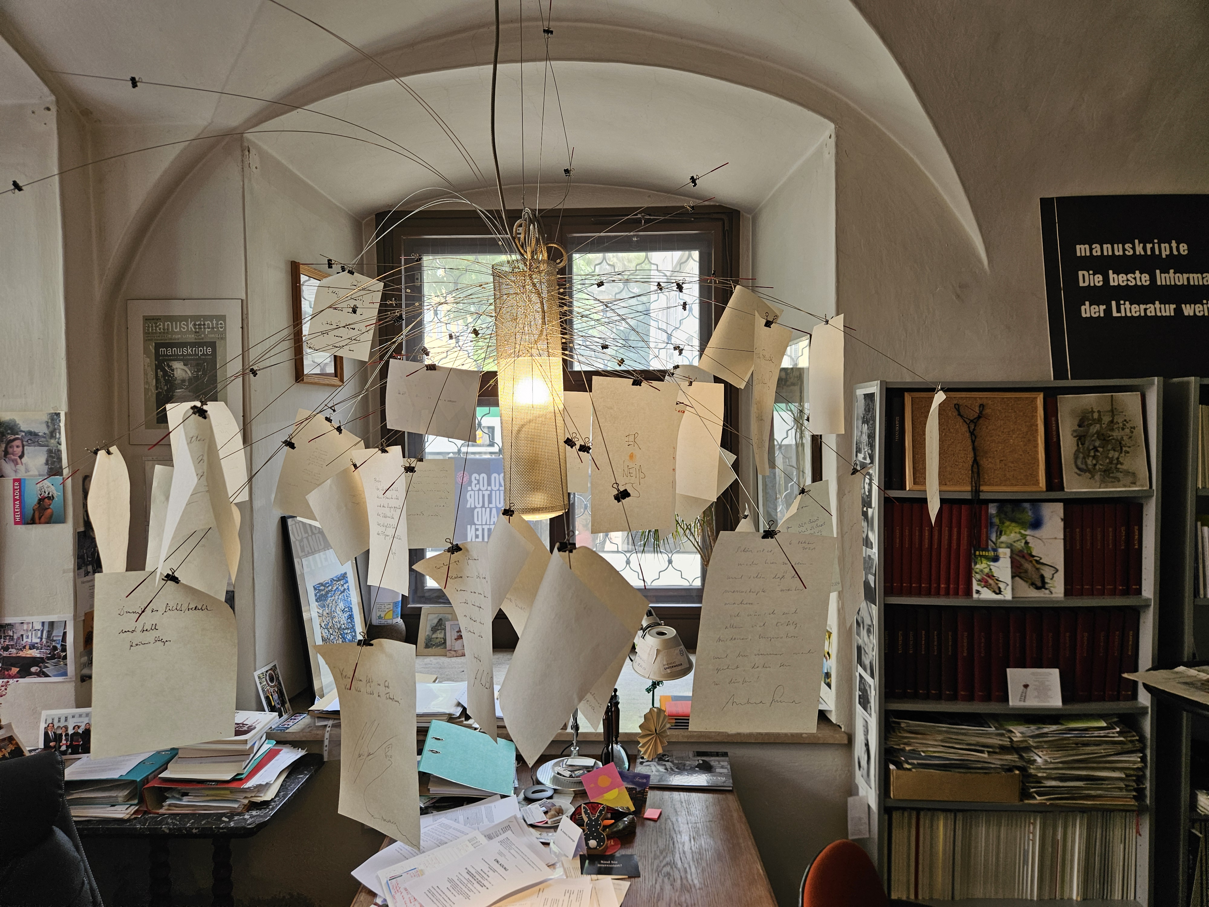 Zettel_z Lampe Büro Kolleritsch 