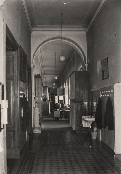 View into the corridor of the former institute ©Privat