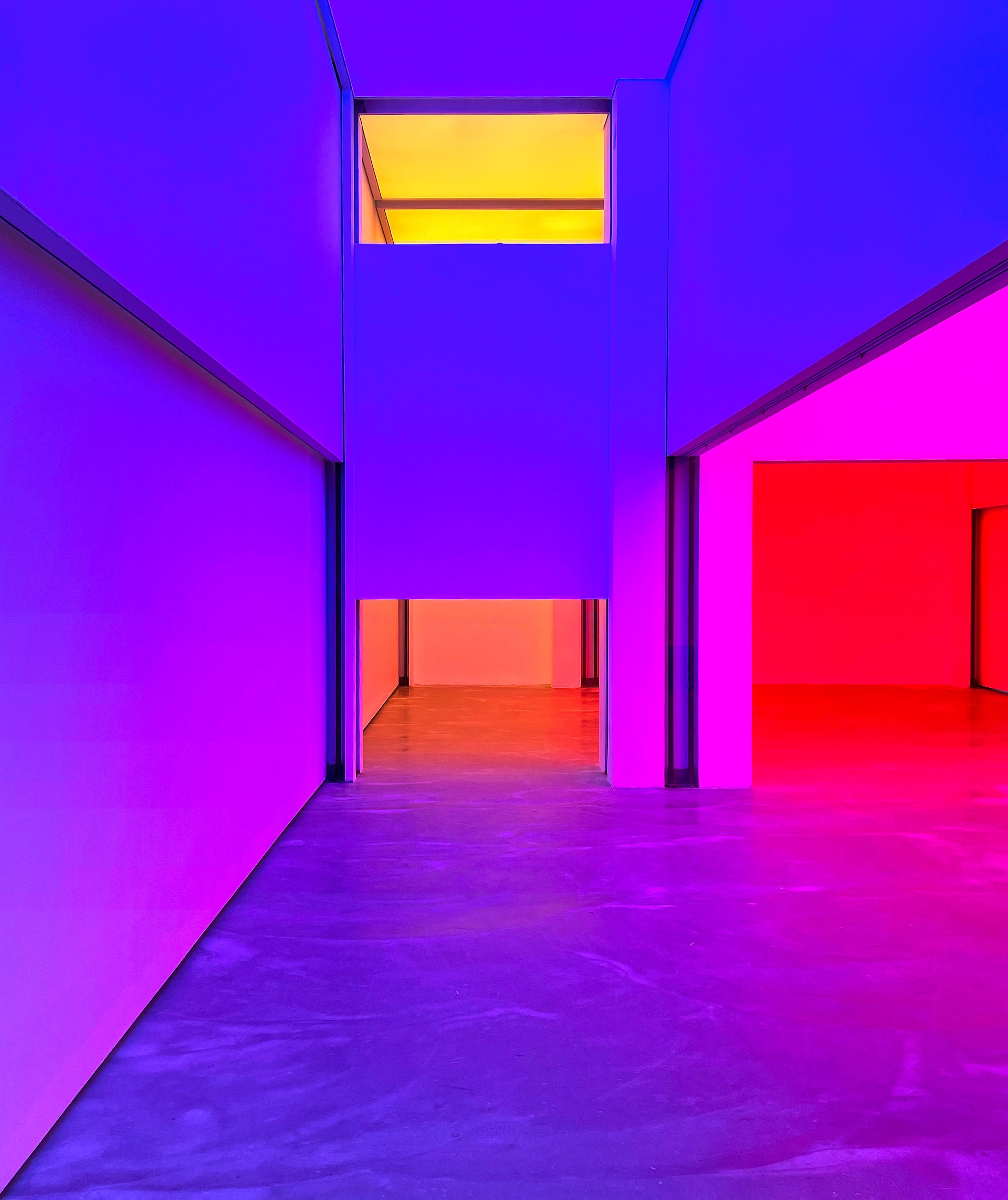 Neon color view of gallery space ©(Randall Meng) - unsplash.com