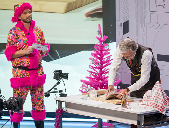 Helmut Jungwirth und Martin Puntigam auf der Bühne bei der Weihnachtsshow der ORF-Staffel der Science Busters, gedreht an der Uni Graz. ©Bildwerk/Science Busters