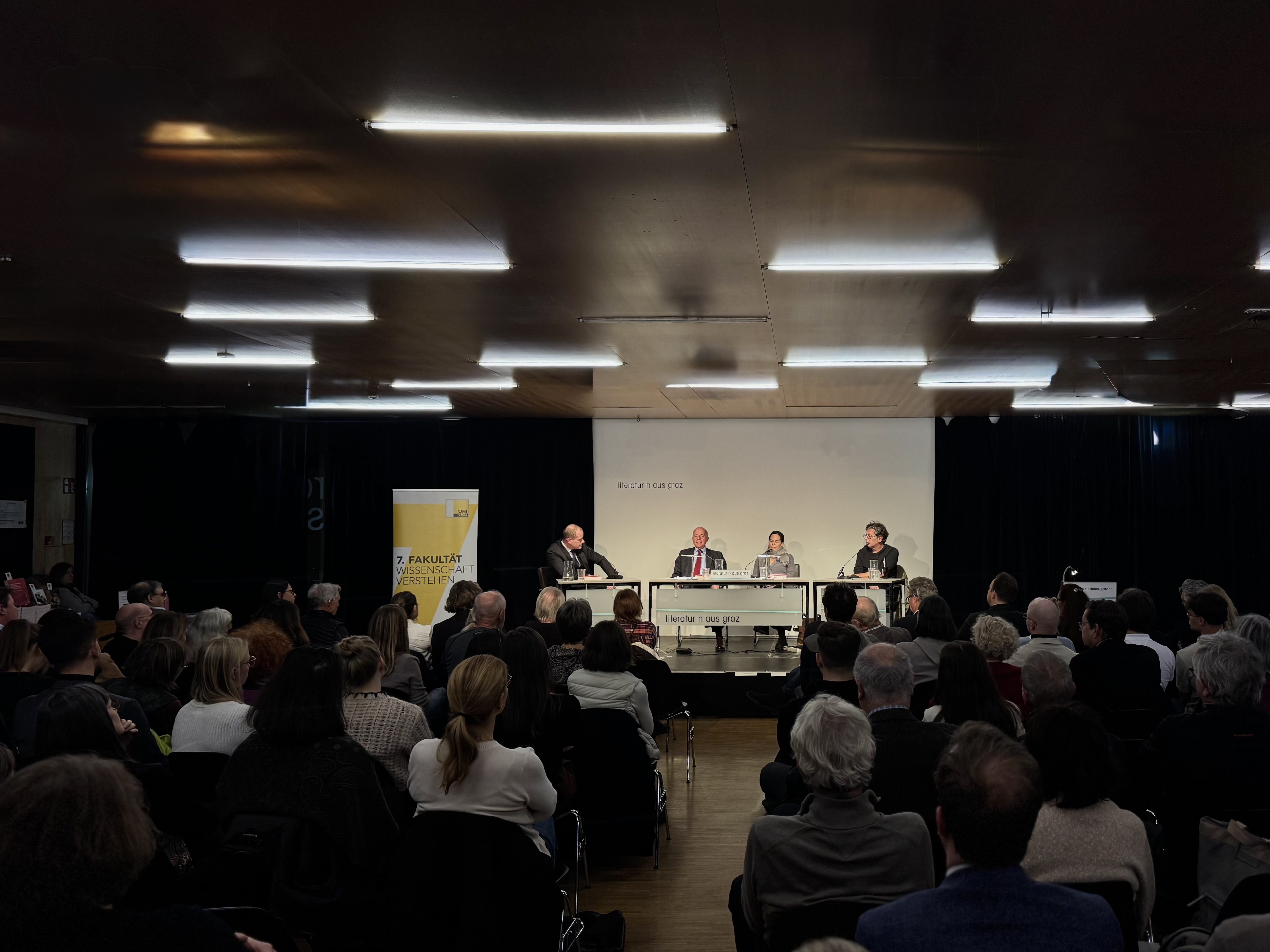 Buchpräsentation und Lesung - Bezemek ©Die 7. Fakultät/Julia Plattner