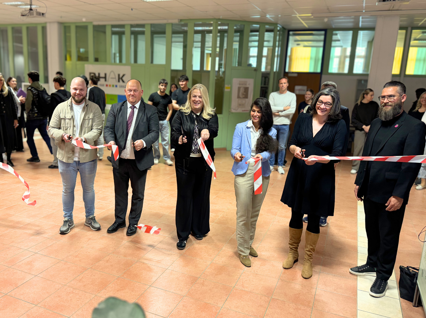 Feierlicher Banddurchschnitt | Foto: Uni Graz/Hofbauer 