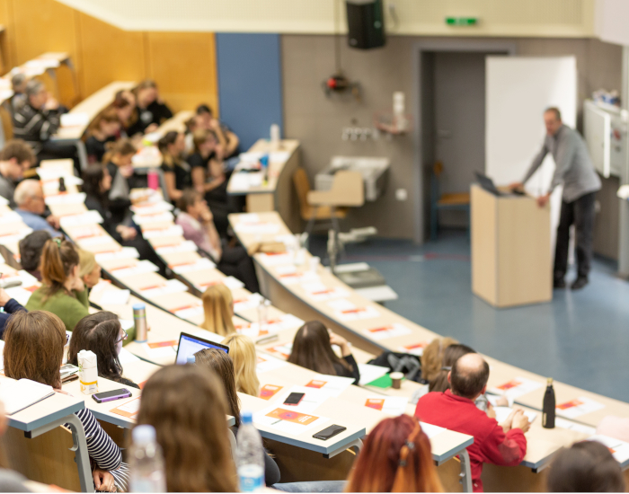 Lecture hall filled with students and teachers ©Matej Kastelic