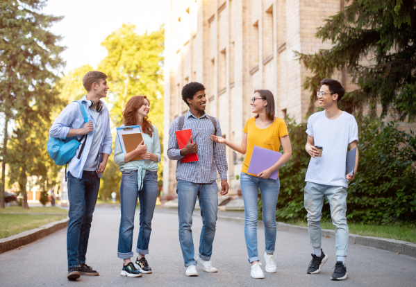 Summer School: © Prostock-studio by Adobe Stock