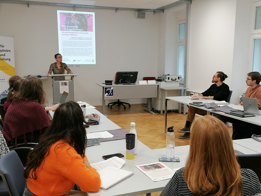 Lecture situation symbolises the workshop How applicable are care theories? ©Team CIRAC