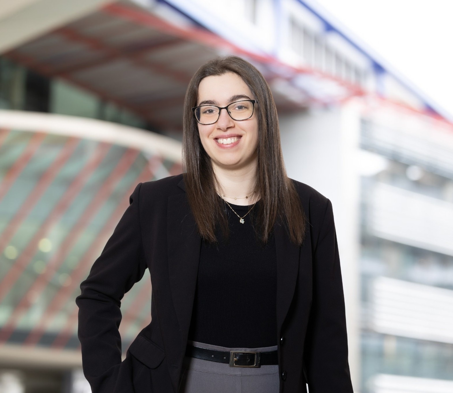 Porträtbild zeigt Kathrin Amler