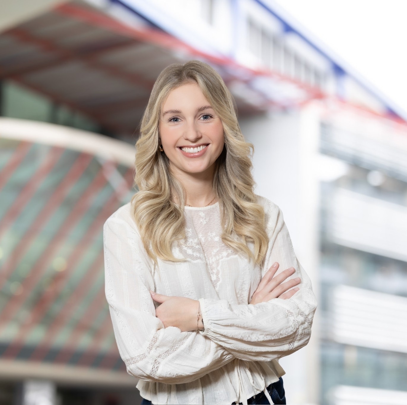 Porträtbild zeigt Katharina Walcher