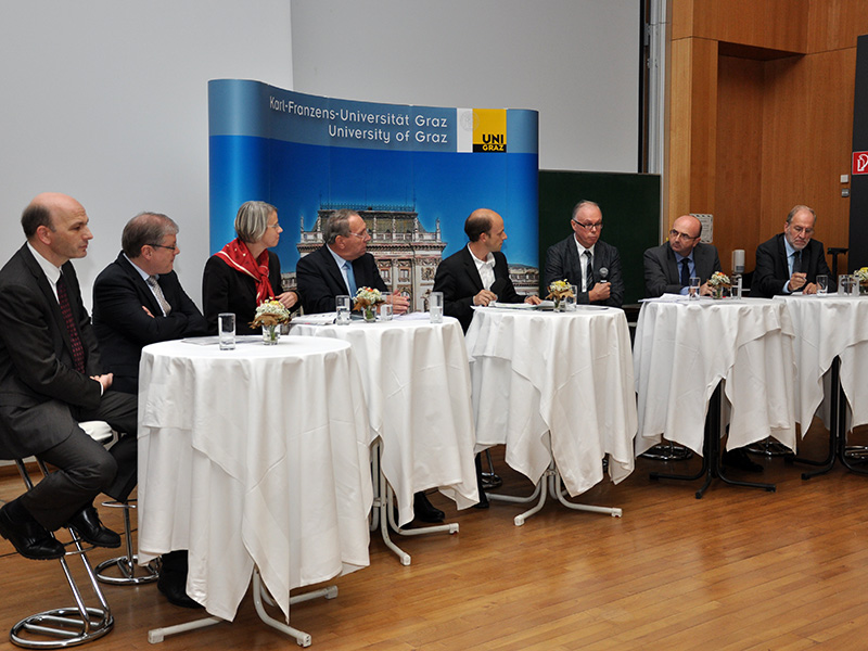 Hochkarätig besetzte Runde (v.l.): Jörg Rosegger (Vorstand Binder+Co AG), Robert Göx (Universität Zürich), Renate Ortlieb (Personalexpertin Uni Graz), Günther Witamwas (Human-Resources-Experte), Klaus Höfler (Kleine Zeitung), Richard Sturn (Finanzw 