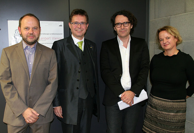 V.l.: Robert Vellusig, Vizerektor Martin Polaschek, Lambert Wiesing und Hildegard Kernmayer 