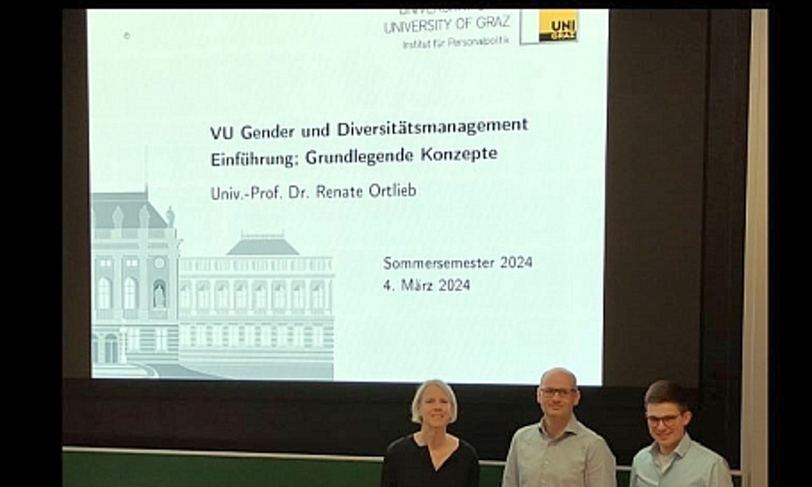 ppt-Folie und im Vordergrund Ortlieb, Fleiss und rettensteiner