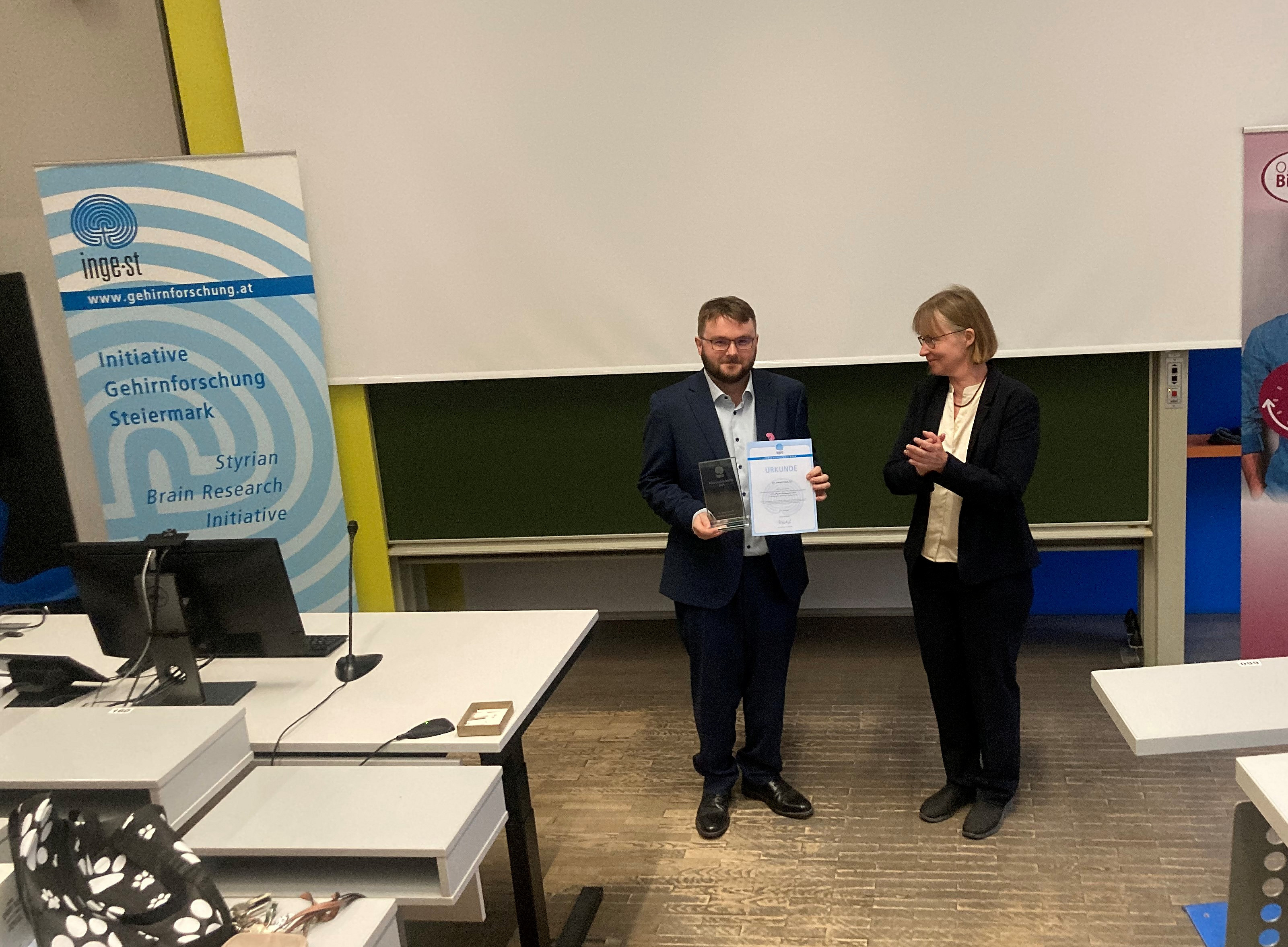 Adam bekommt den Preis ©Natalia Zaretskaya