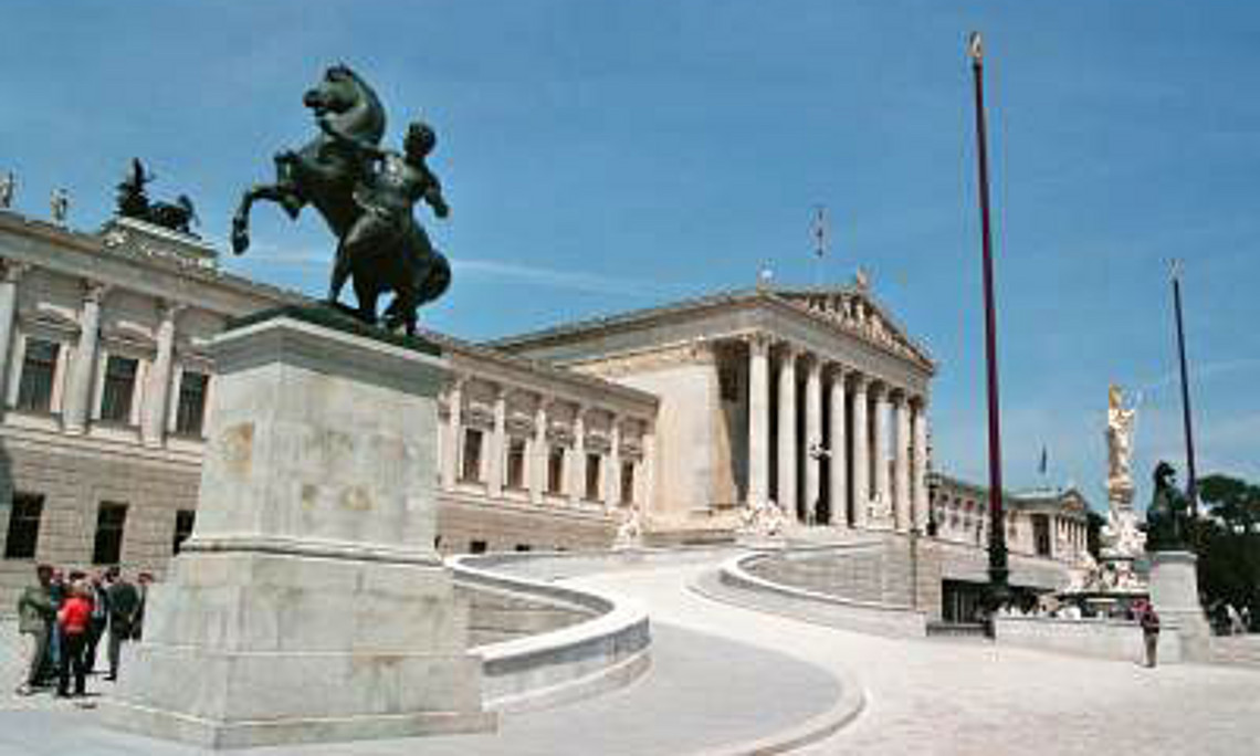 Das Parlament in Wien. Foto: anwyndarkelf/pixelio.de
