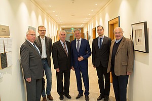 Prof. Gerhard Hafner, Günther Rautz, Organisator Martin Pandel, LH Peter Kaiser, Prof Jürgen Pirker und Heinrich Neisser; ©Landespressedienst Kärnten/Just Minderheiten, Minderheitenrechte, Integration, Leitbild, Religion, Rechte {f:if(condition: 'Landespressedienst Kärnten/Just', then: '©Landespressedienst Kärnten/Just')}