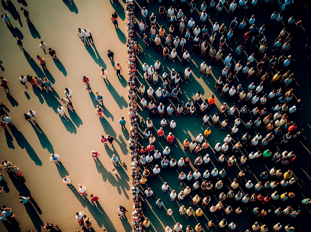 Divided crowd from above ©Jezper - stock.adobe.com