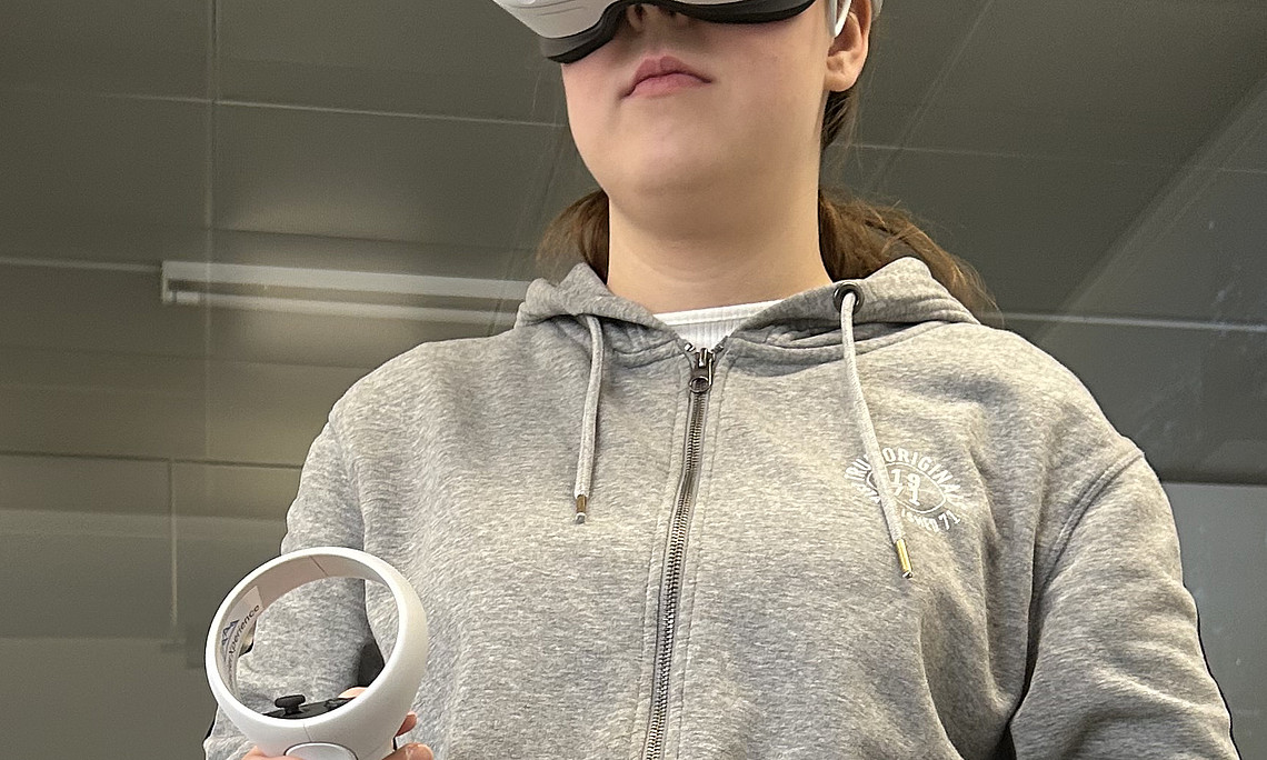 Das Bild zeigt ein Schulkind im Kurs