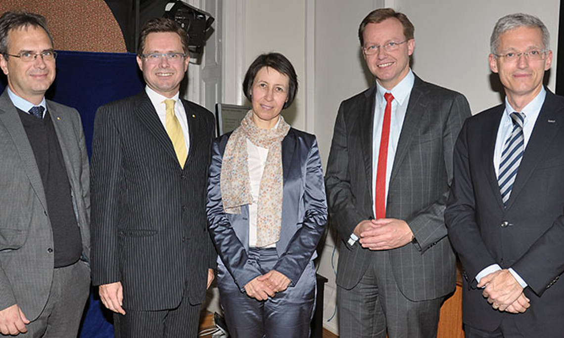 V.l.: Die Vizerektoren Peter Riedler und Martin Polaschek, Dekanin Barbara Gasteiger-Klicpera, Wegener-Center-Leiter Gottfried Kirchengast und GRAWE-Prokurist Thomas Hlatky