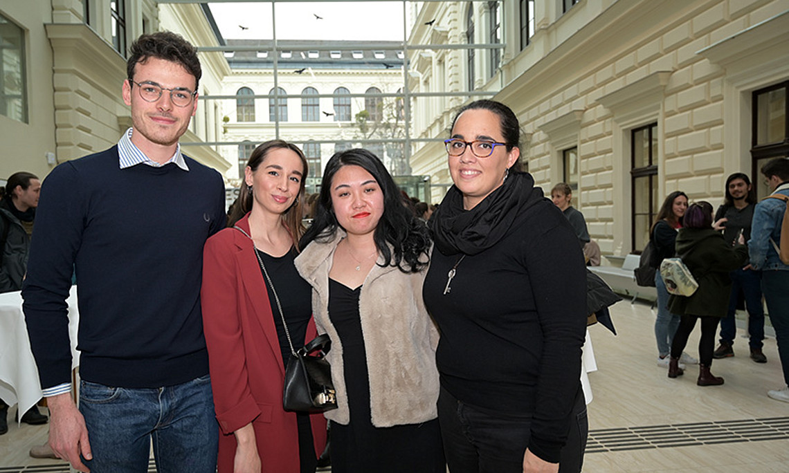 Willkommen: Aida Bayo Plata, Liu Panpan, Irene Concian und Luca Cirio (v.r.) sind die ersten vier Arqus-Studierenden in Graz. Foto: Uni Graz/Leljak.