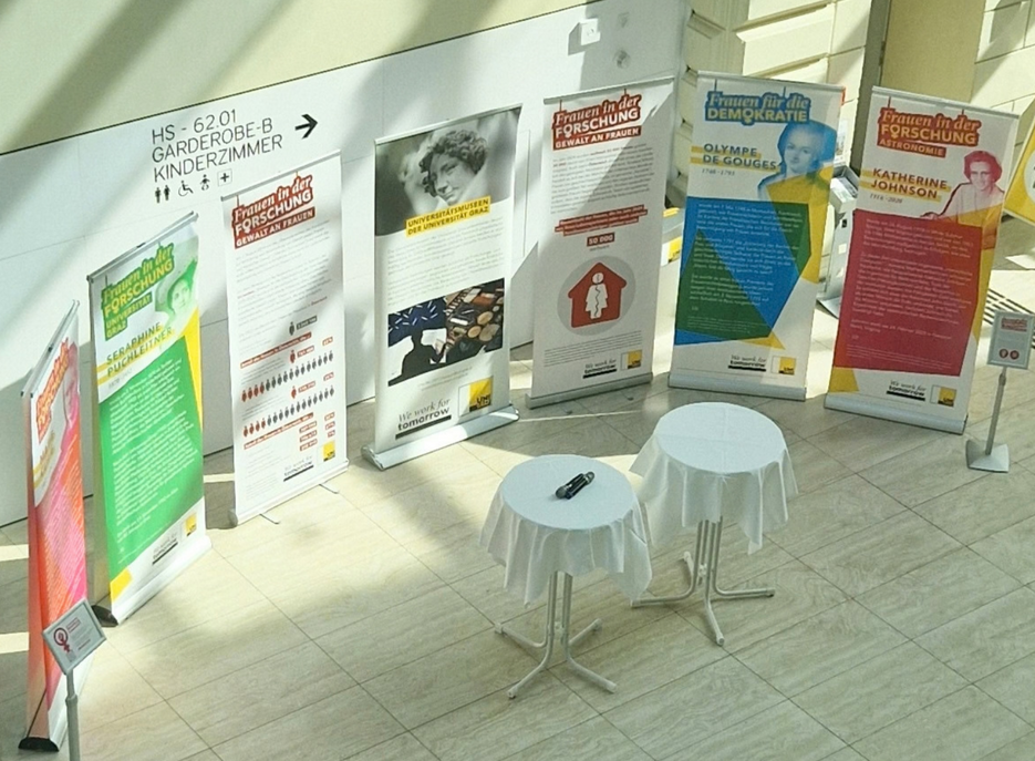 Ausstellungselemente bei der Eröffnung im UB-Foyer | Foto: Uni Graz/Probst ©Uni Graz/Probst