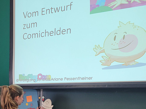 Schülerin an der Tafel_BioPhyCom 