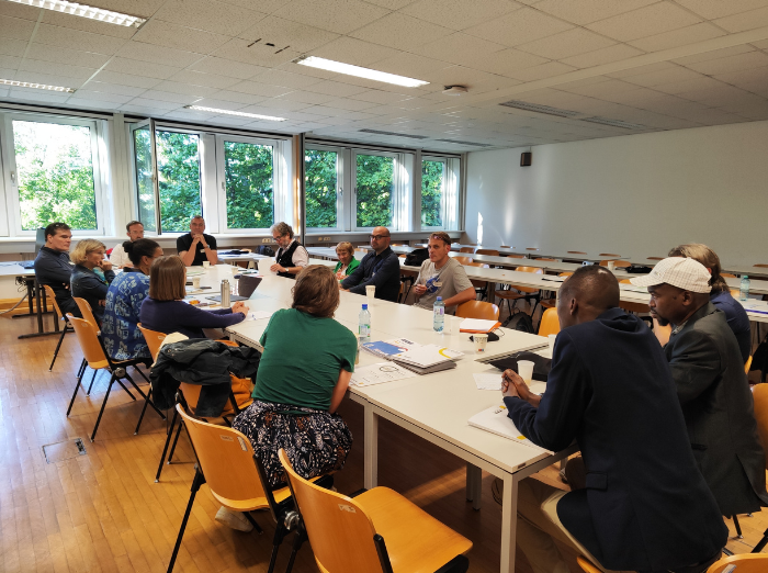 Workshop, Teilnehmer:innen sitzen im Workshop zusammen ©Angelika Heiling