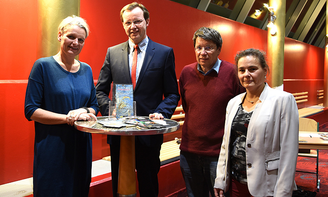 Stadträtin Lisa Rücker, Klimaforscher Gottfried Kirchengast und die OrganisatorInnen der „Alltage“ Gerhard Huber und Monika Mayer (v.l.) Foto: Uni Graz/Penz 