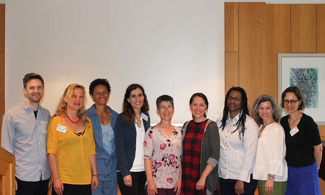Netzwerktreffen im Bildungshaus Mariatrost: Leopold Lippert, Maria Löschnigg, Mojisola Adebayo, Sibylle Baumbach, Wendy Arons, Chantal Bilodeau, Lynette Goddard, Erin Hurley, Nassim Balestrini (v.l.). Foto: Juliann Knaus