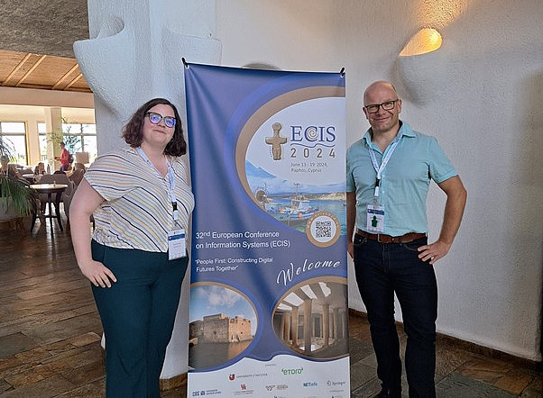 Anna Polzer und Stefan Thalmann mit ECIS-Rollup 