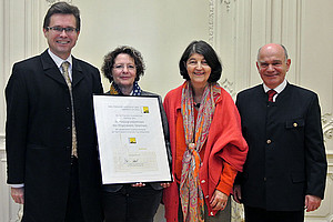 Vizerektor Martin Polaschek, Monika Benigni und Trautgundis Kaiba vom Hospizverein Steiermark sowie Johann Thanner, ehrenamtlicher Leiter der Hospizakademie