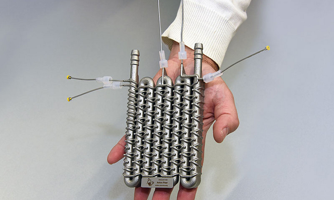Die Grazer ForscherInnen testeten den von der Firma Anton Paar gedruckten Flow-Reaktor. Foto: Uni Graz/Pichler