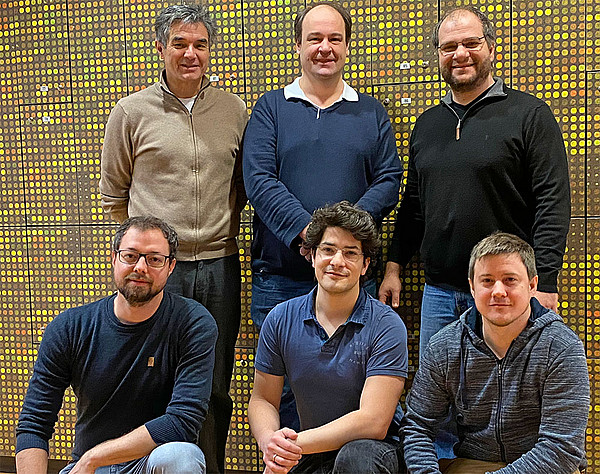 Teamwork: Joachim Reidl, Gerald Rechberger, Stefan Schild (back f.l.t.r.), Franz G. Zingl, Fabian Mitterer und Paul Kohl (front f.l.t.r.) are authors of the latest publication. Photo: Uni Graz/IMB 