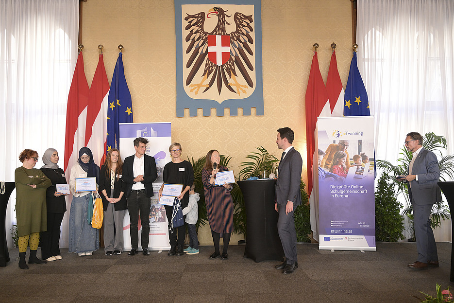Victoria Reinsperger with the other prizewinners in the School Education I & II category ©OeAD/APA-Fotoservice/Hörmandinger