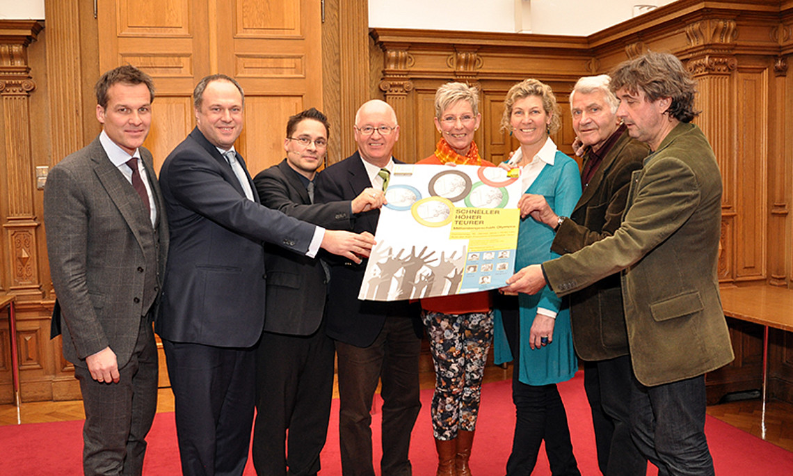 Olympia im Brennpunkt: Tarek Leitner, Richard Grasl, Walter Iber, Stefan Karner, Trixi Schuba, Petra Kornberger, Sigi Bergmann und Johann Skocek (v.l.)