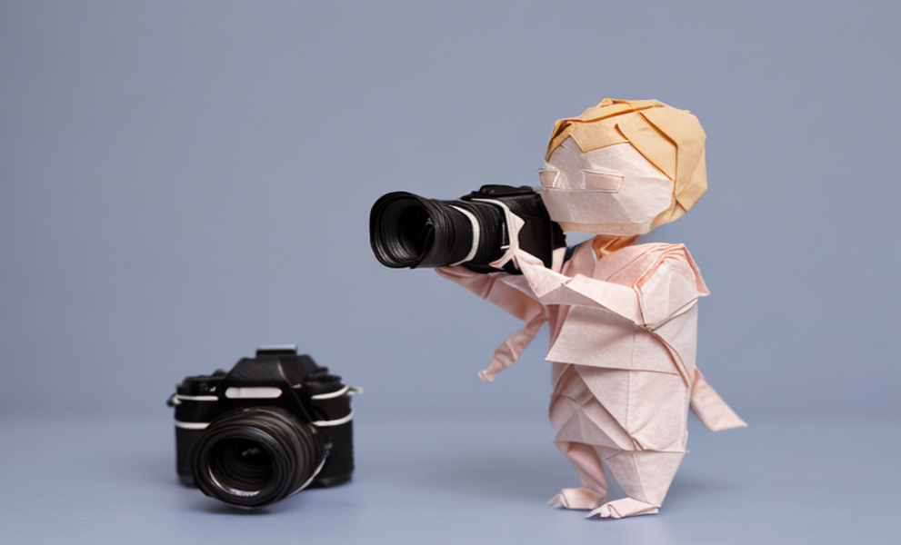 Figur mit Foto- bzw. Filmkamera in der Hand