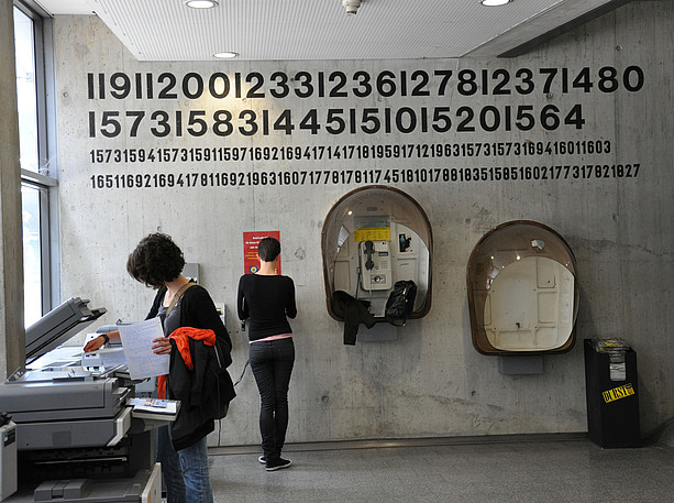 Telephone numbers in ink on a wall in the RESOWI at the University of Graz ©Uni Graz