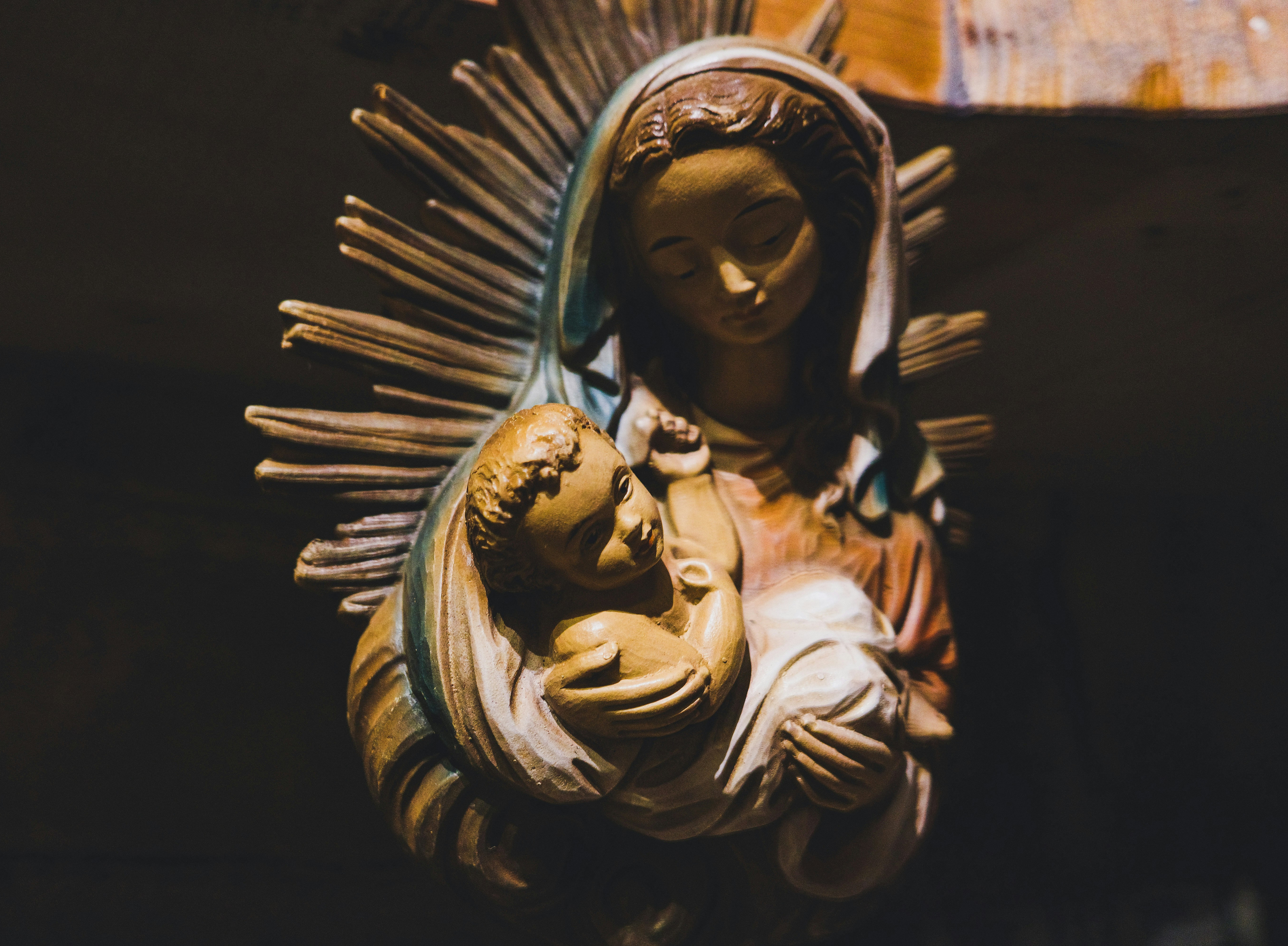 Hl. Maria mit Jesuskind im Arm 