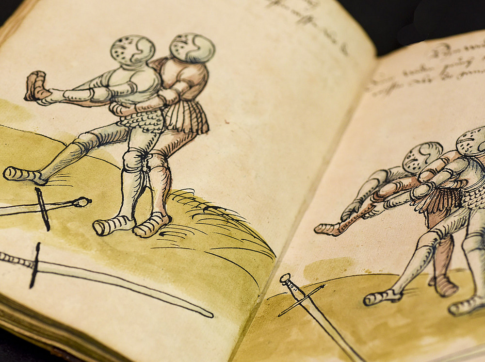 Book with wrestlers fighting with armor ©Uni Graz/Schwarz