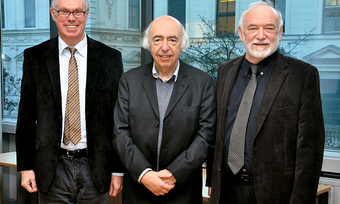 Univ.-Prof. Dr. Richard Sturn, Vorsitzender der Graz Schumpeter Gesellschaft, Prof. Jacques Thisse und Em.O.Univ.-Prof. Dr. Heinz D. Kurz, Begründer der Graz Schumpeter Lectures (v.l.). Foto: Uni Graz/Pichler