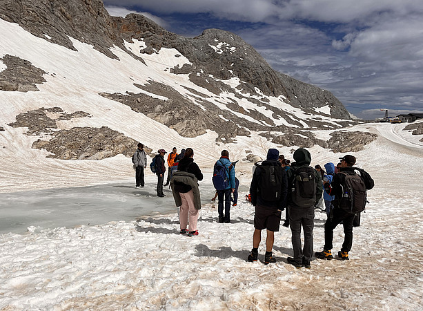 Schüler:innen am Gletscher ©Offenes Labor Graz