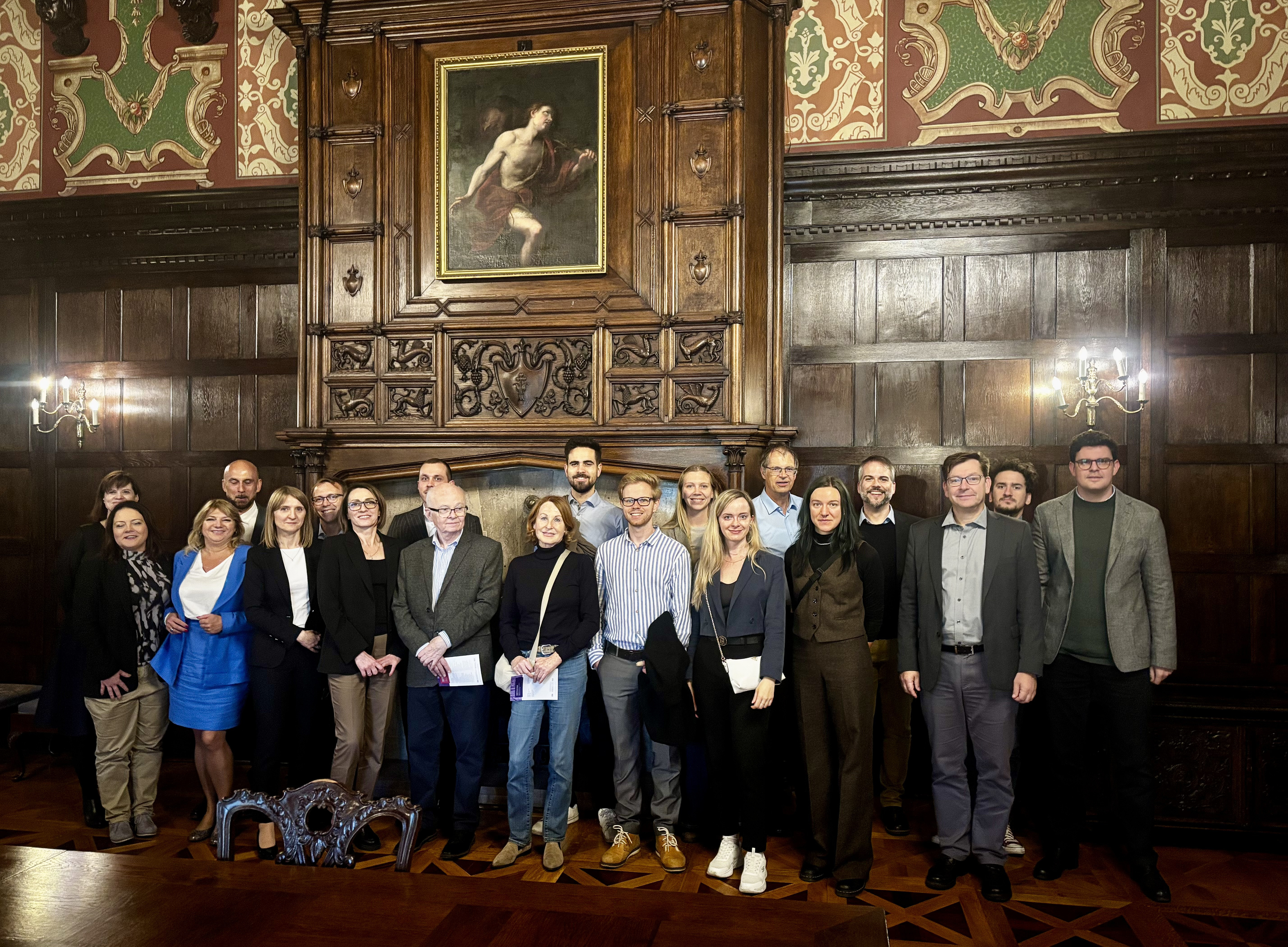 Die Tagungsteilnehmer:innen im Herbst-Palast ©Uni Lodz