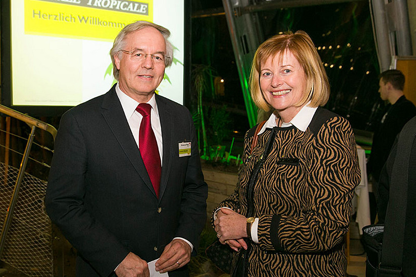Uni-Graz-Rektorin Christa Neuper, im Bild mit Emmerich Wutschek, begrüßte die Gäste im Botanischen Garten. Fotos: Science Park Graz